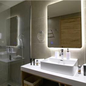 3 bedroom villa with pool & sea view, near Acharavi, sleeps 6